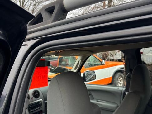 Used 2005 Jeep Liberty Renegade image 41