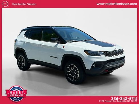 Used 2024 Jeep Compass Trailhawk AWD/4WD image 8