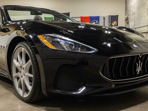 Used 2018 Maserati GranTurismo MC RWD image 11
