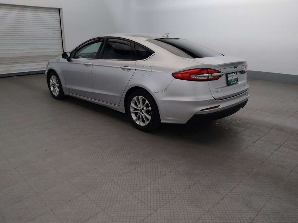 Used 2019 Ford Fusion SE FWD image 3