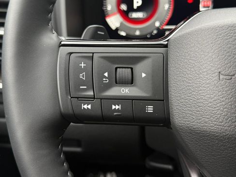 Used 2025 Nissan Rogue Platinum image 30