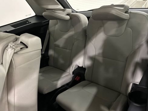 Used 2017 Volvo XC90 T6 Momentum w/ Vision Package AWD/4WD image 17