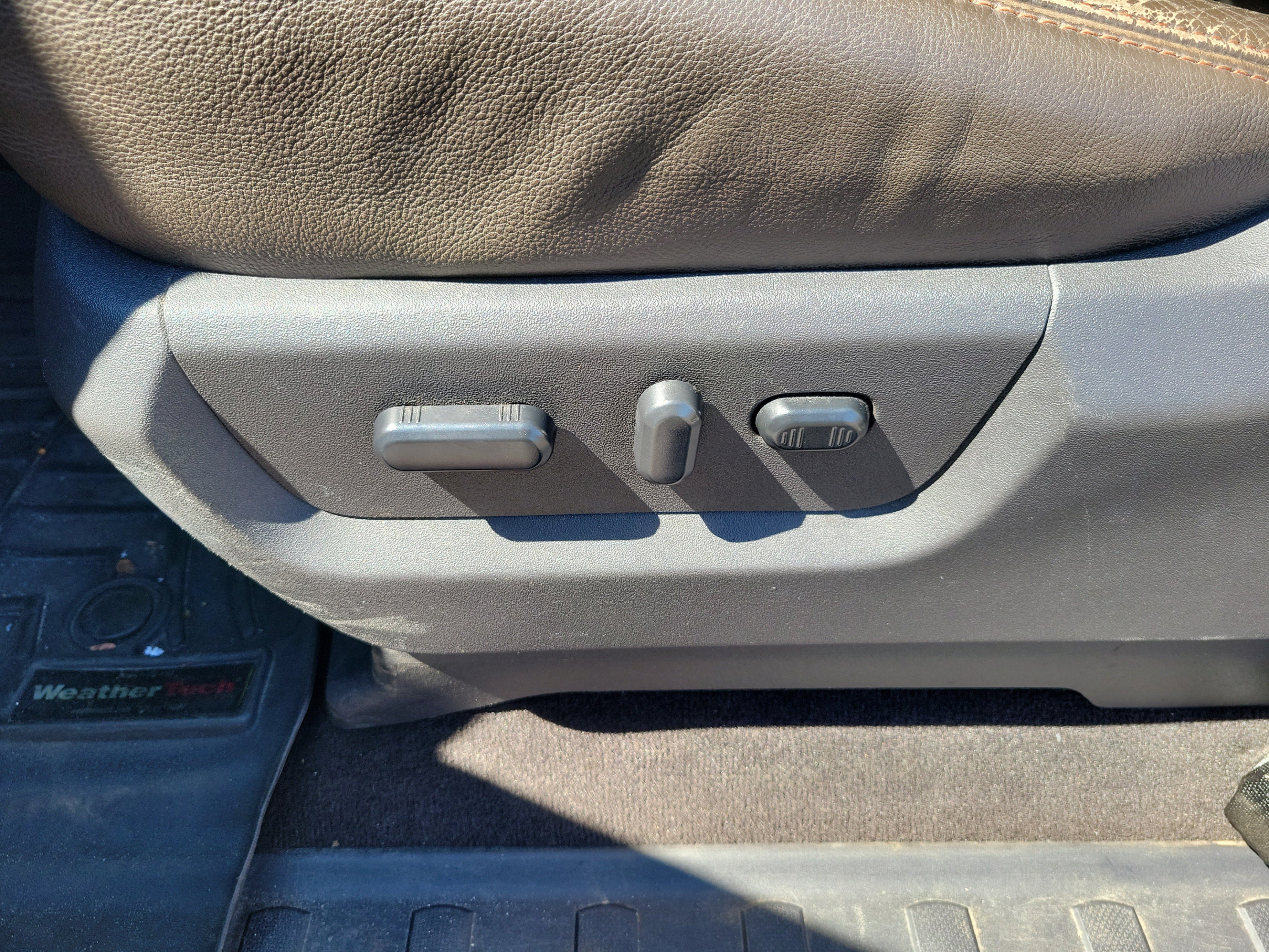 Used 2015 Ford F350 King Ranch w/ FX4 Off-Road Package AWD/4WD image 23