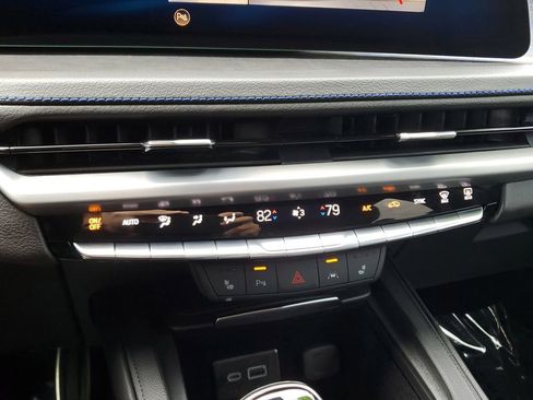 Used 2025 Cadillac XT4 Sport w/ Cold Weather Package FWD image 28