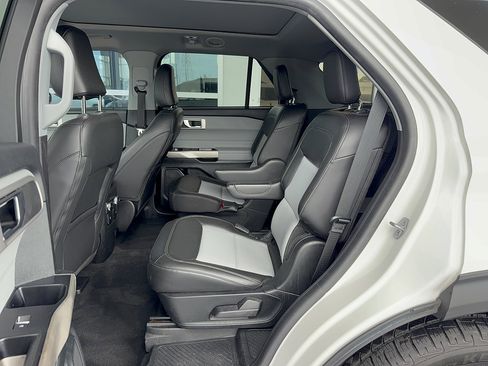 Certified 2022 Ford Explorer XLT w/ Equipment Group 202A RWD image 12