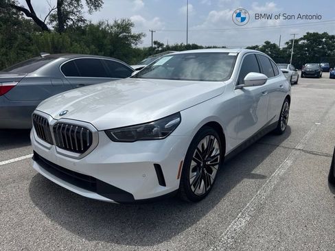 Certified 2025 BMW 530i w/ Premium Package RWD image 1