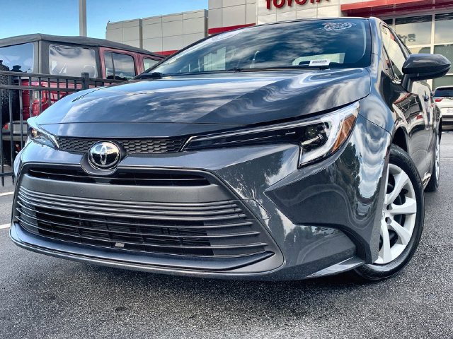 Used 2026 Toyota Corolla LE FWD image 1