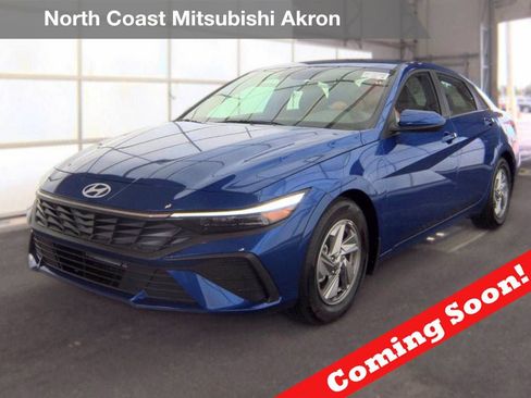 Used 2025 Hyundai Elantra SE FWD image 1