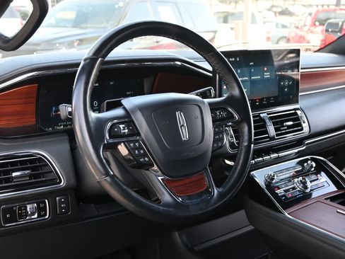 Used 2023 Lincoln Navigator Reserve AWD/4WD image 17