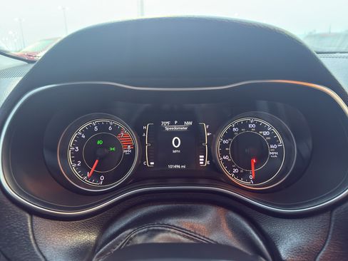Used 2019 Jeep Cherokee Latitude Plus w/ Cold Weather Group AWD/4WD image 16
