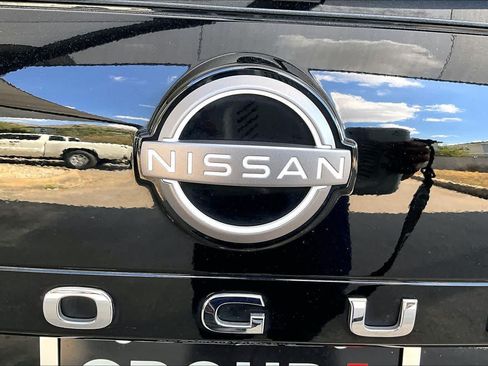 Certified 2023 Nissan Rogue SV w/ SV Premium B Package FWD image 31
