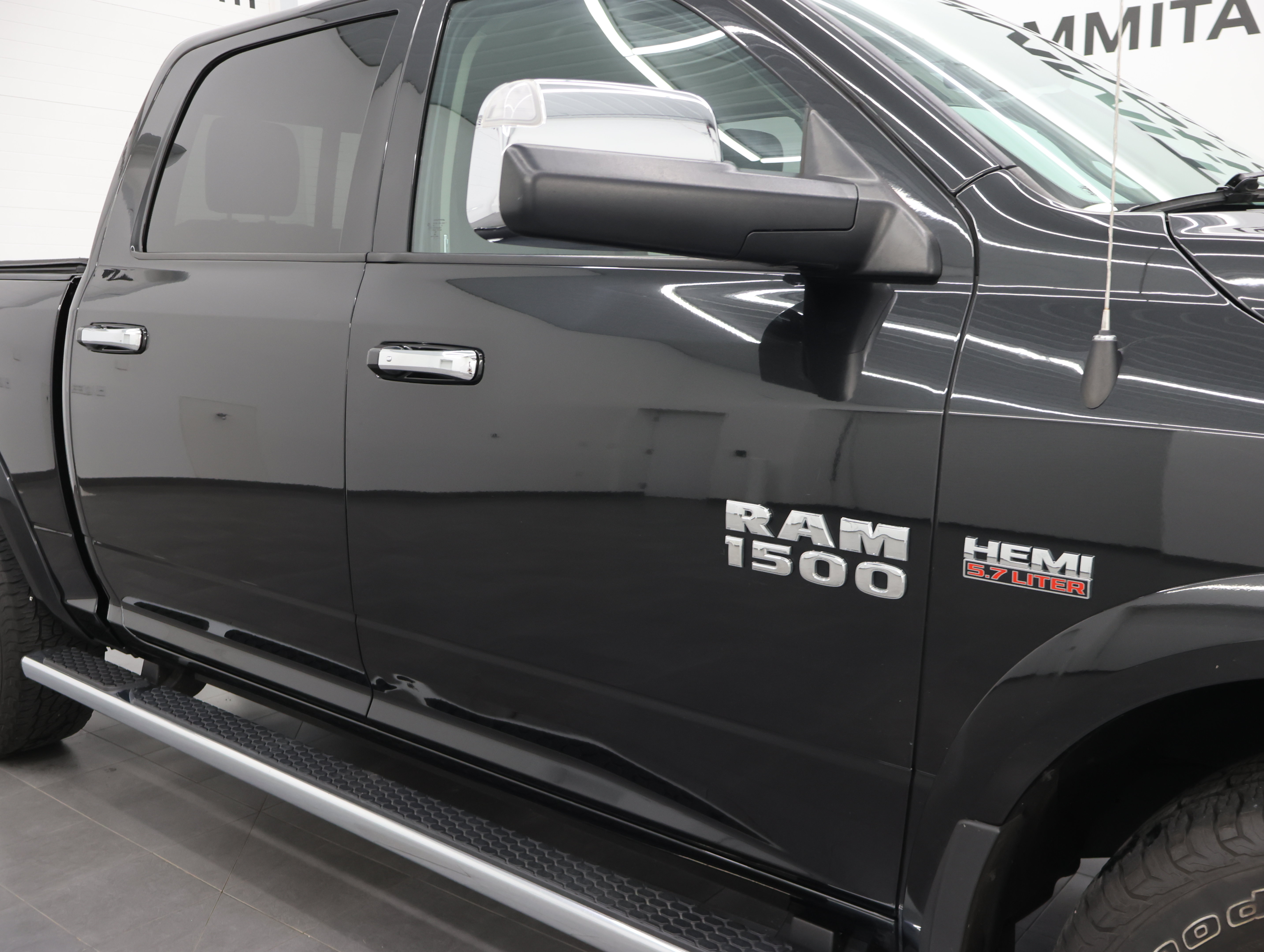 Used 2018 RAM 1500 Laramie w/ Convenience Group AWD/4WD image 26