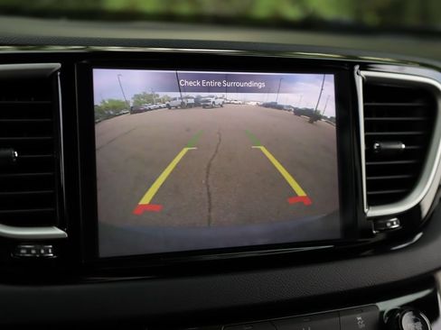 Used 2022 Chrysler Pacifica Touring-L FWD image 14