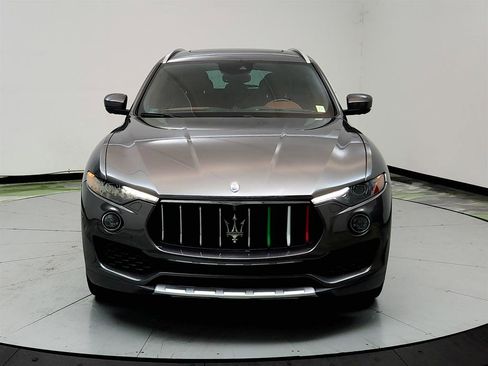 Used 2018 Maserati Levante GranLusso AWD/4WD image 2