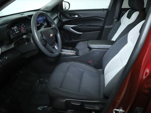 Used 2024 Chevrolet Trax LS w/ LS Convenience Package FWD image 18