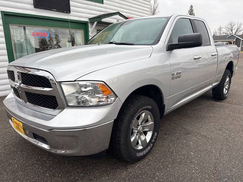 Used 2017 RAM 1500 Classic SLT AWD/4WD image 2
