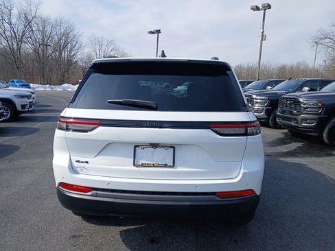 New 2026 Jeep Grand Cherokee Altitude image 5