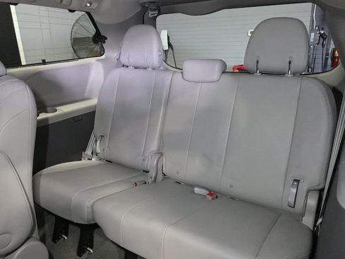 Used 2017 Toyota Sienna XLE w/ XLE Navigation Package AWD/4WD image 7