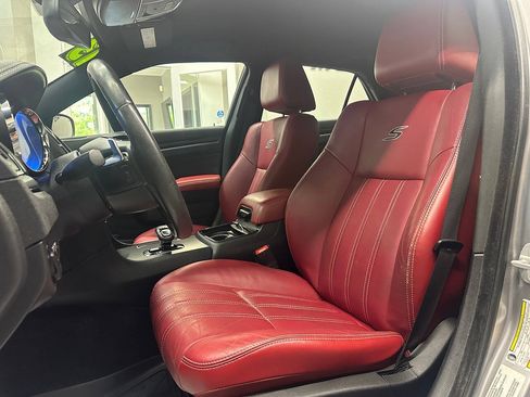 Used 2013 Chrysler 300 S RWD image 17