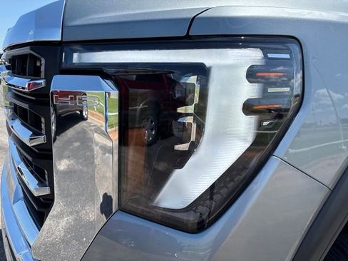 Used 2024 GMC Sierra 2500 SLT w/ SLT Premium Package AWD/4WD image 9