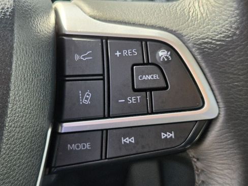Used 2026 Toyota Sienna XLE FWD image 23