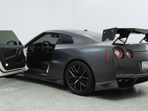 Used 2019 Nissan GT-R image 10