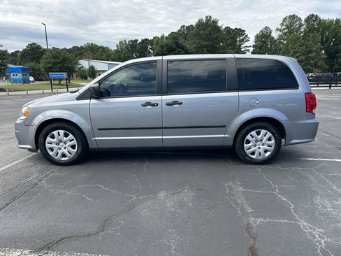 Used 2016 Dodge Grand Caravan American Value Package image 5