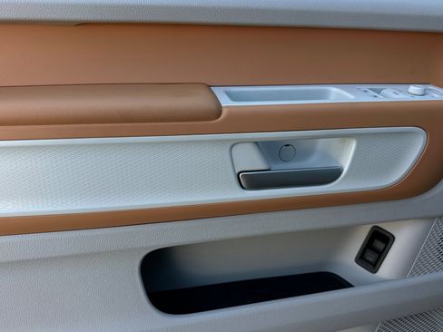 New 2025 Volkswagen ID. Buzz 1st Edition image 9