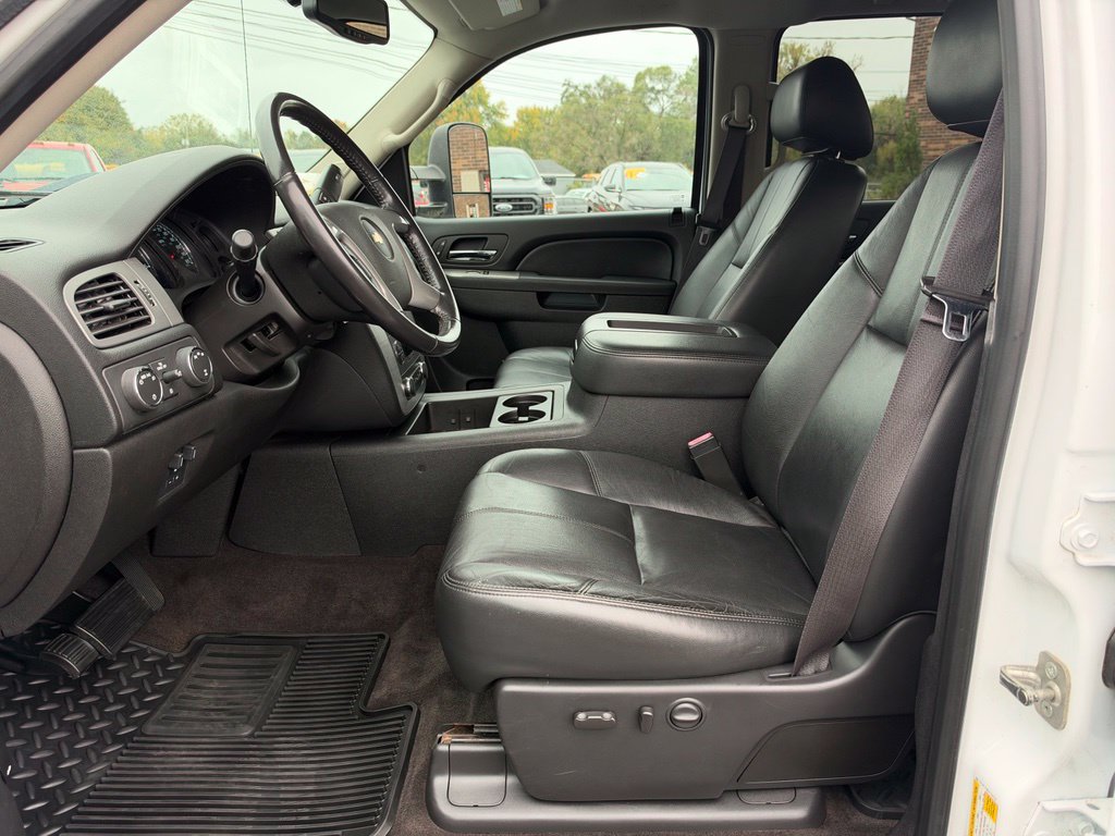 Used 2014 Chevrolet Silverado 3500 LTZ w/ LTZ Plus Package AWD/4WD image 33