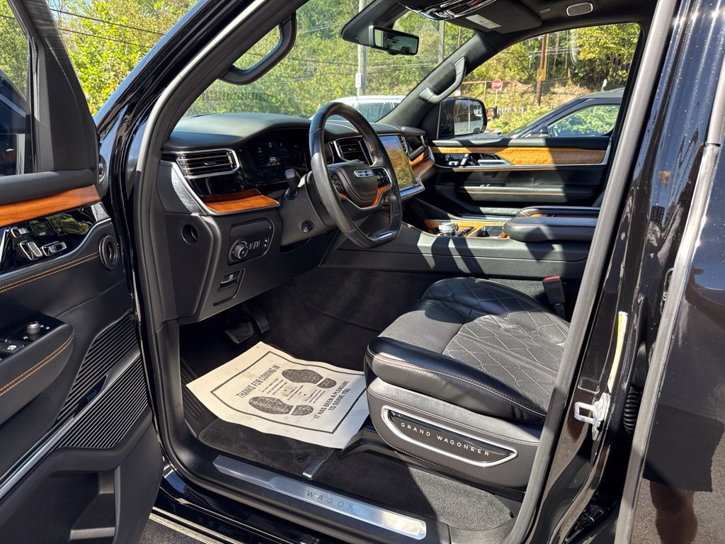 Used 2022 Jeep Grand Wagoneer Series III AWD/4WD image 15