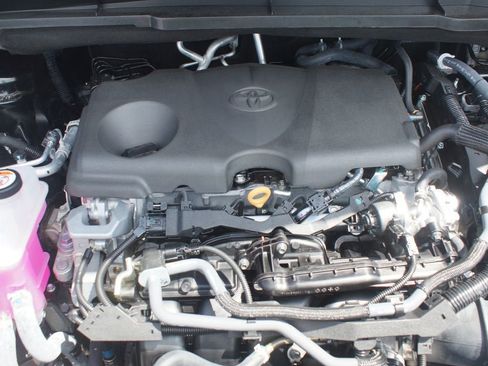 Certified 2025 Toyota Sienna LE FWD image 28