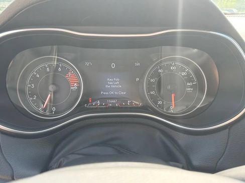 Used 2019 Jeep Cherokee Trailhawk AWD/4WD image 26