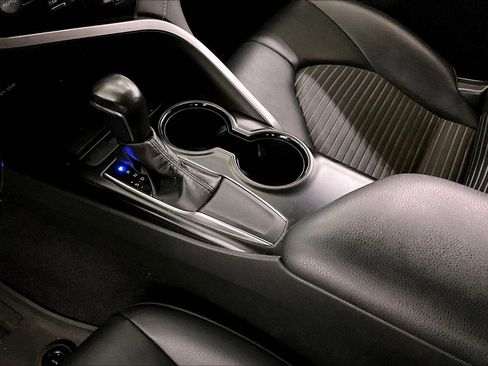 Used 2019 Toyota Camry SE image 16