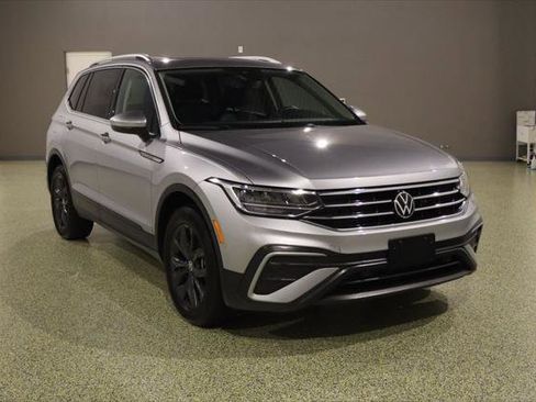 Used 2024 Volkswagen Tiguan SE image 1