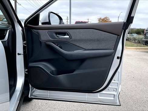 Used 2022 Nissan Rogue SV image 20