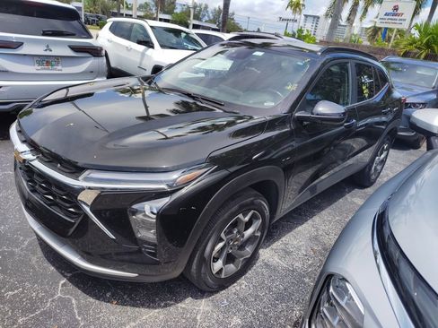 Used 2025 Chevrolet Trax LT w/ LT Convenience Package FWD image 1