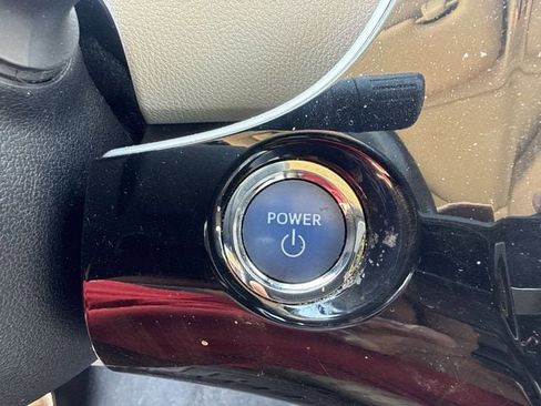Used 2016 Toyota Prius Three w/ Advanced Technology Package FWD image 22