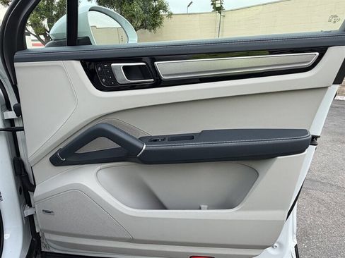 Used 2023 Porsche Cayenne S Platinum w/ Premium Package Plus image 46