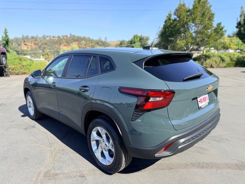 New 2026 Chevrolet Trax LS w/ LS Convenience Package FWD image 6