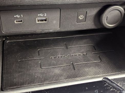 Used 2025 Mitsubishi Outlander SE image 25