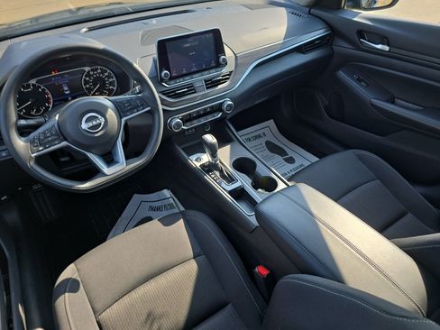 Used 2025 Nissan Altima 2.5 SV FWD image 9