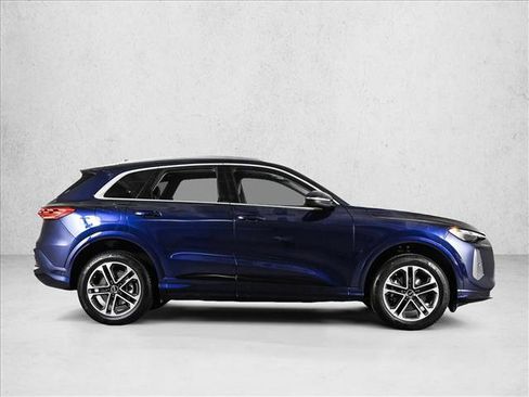 Certified 2025 Audi Q5 Premium w/ Convenience Package AWD/4WD image 4