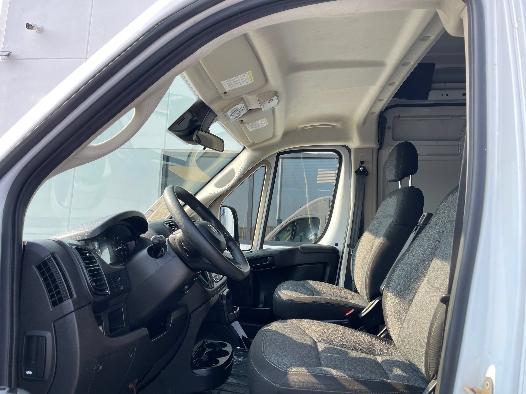 Used 2025 RAM ProMaster 2500 w/ Convenience Group FWD image 10