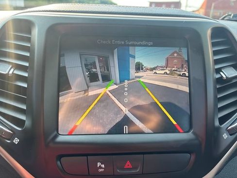 Used 2018 Jeep Cherokee Limited w/ Trailer Tow Group AWD/4WD image 20