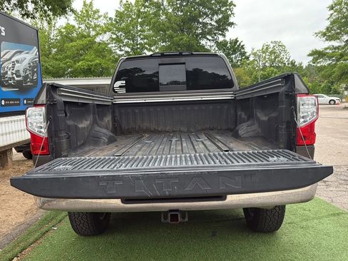 Used 2016 Nissan Titan SV RWD image 9