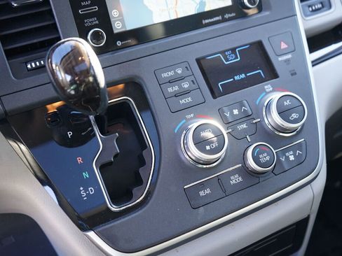 Used 2020 Toyota Sienna XLE w/ XLE Navigation Package image 25