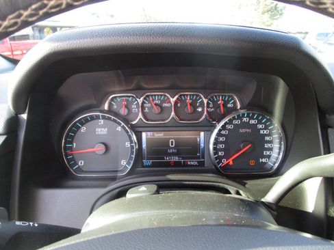 Used 2019 Chevrolet Suburban LT image 16