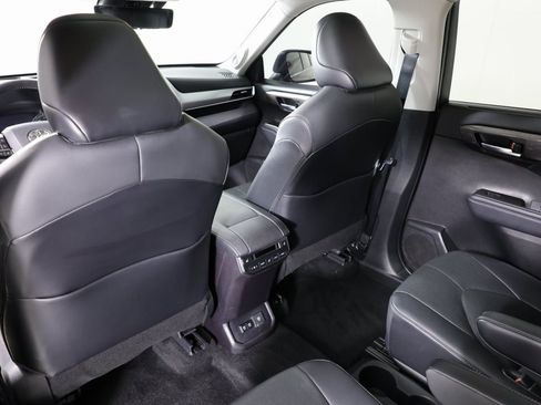 Used 2021 Toyota Highlander Platinum image 55