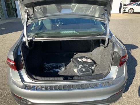 Used 2024 Volkswagen Jetta SE image 15