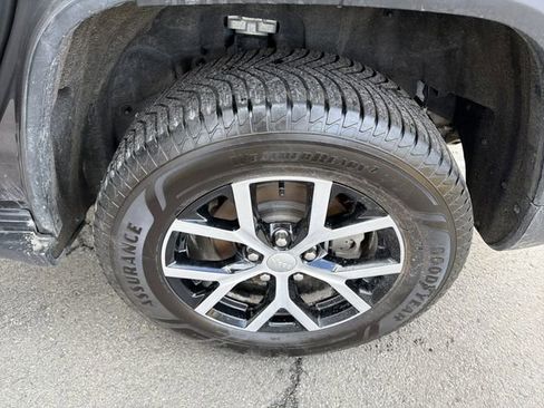 Used 2024 Jeep Grand Cherokee Limited AWD/4WD image 10